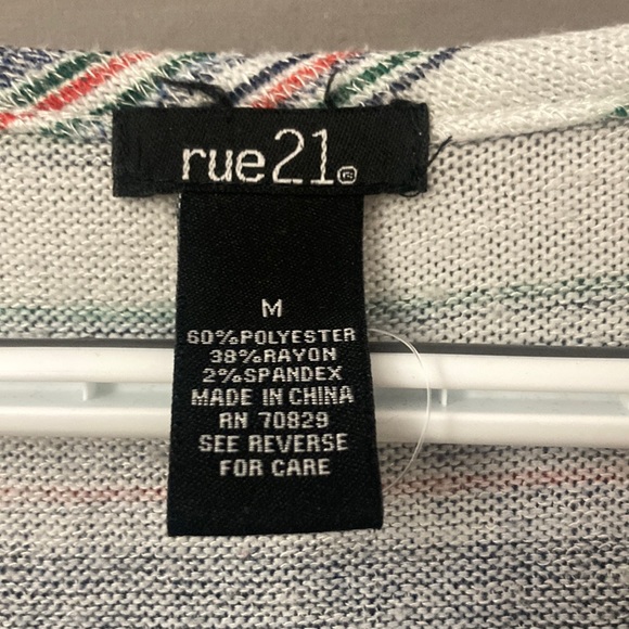 Rue 21 short sleeved cute top - Picture 3 of 3